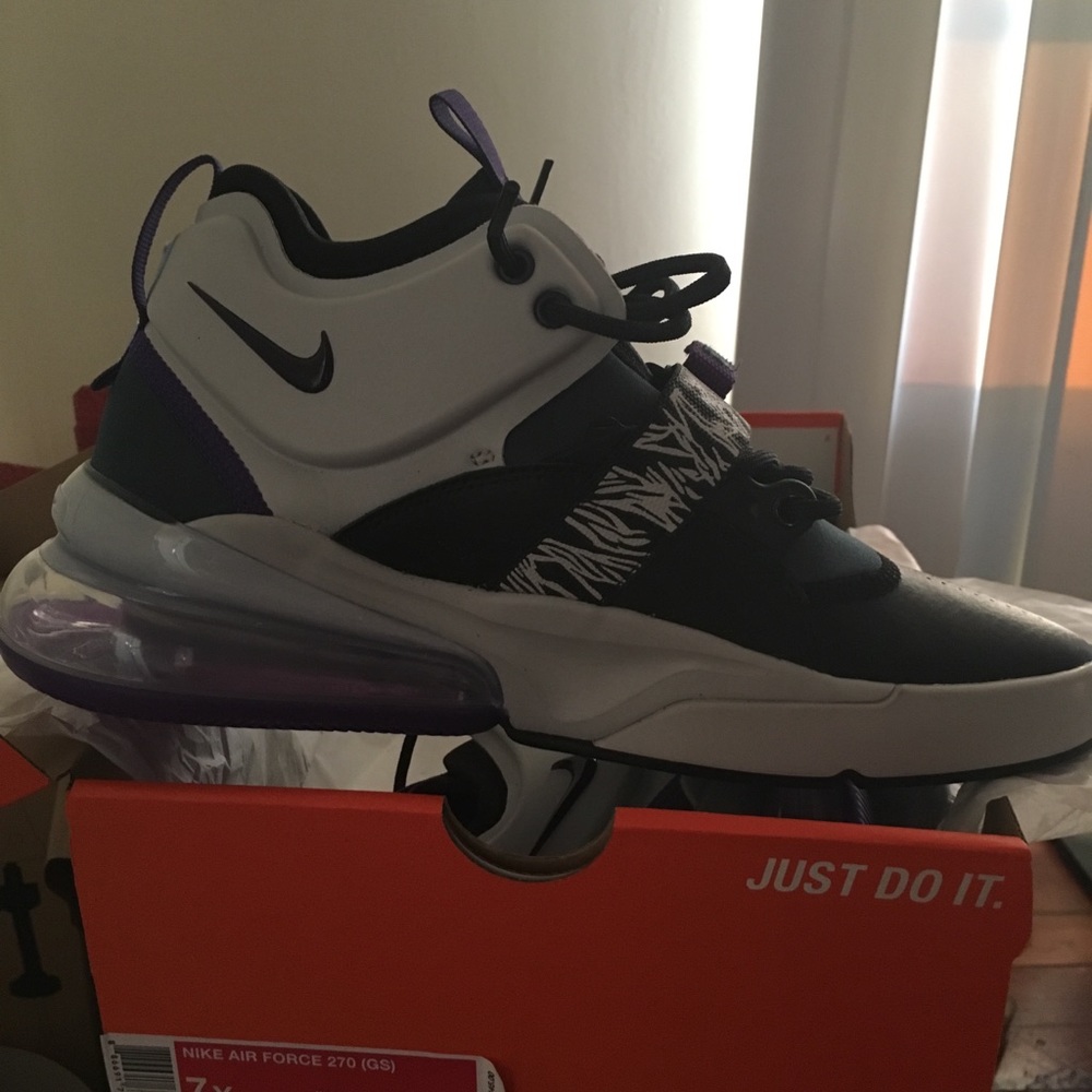Nike Air Force 270